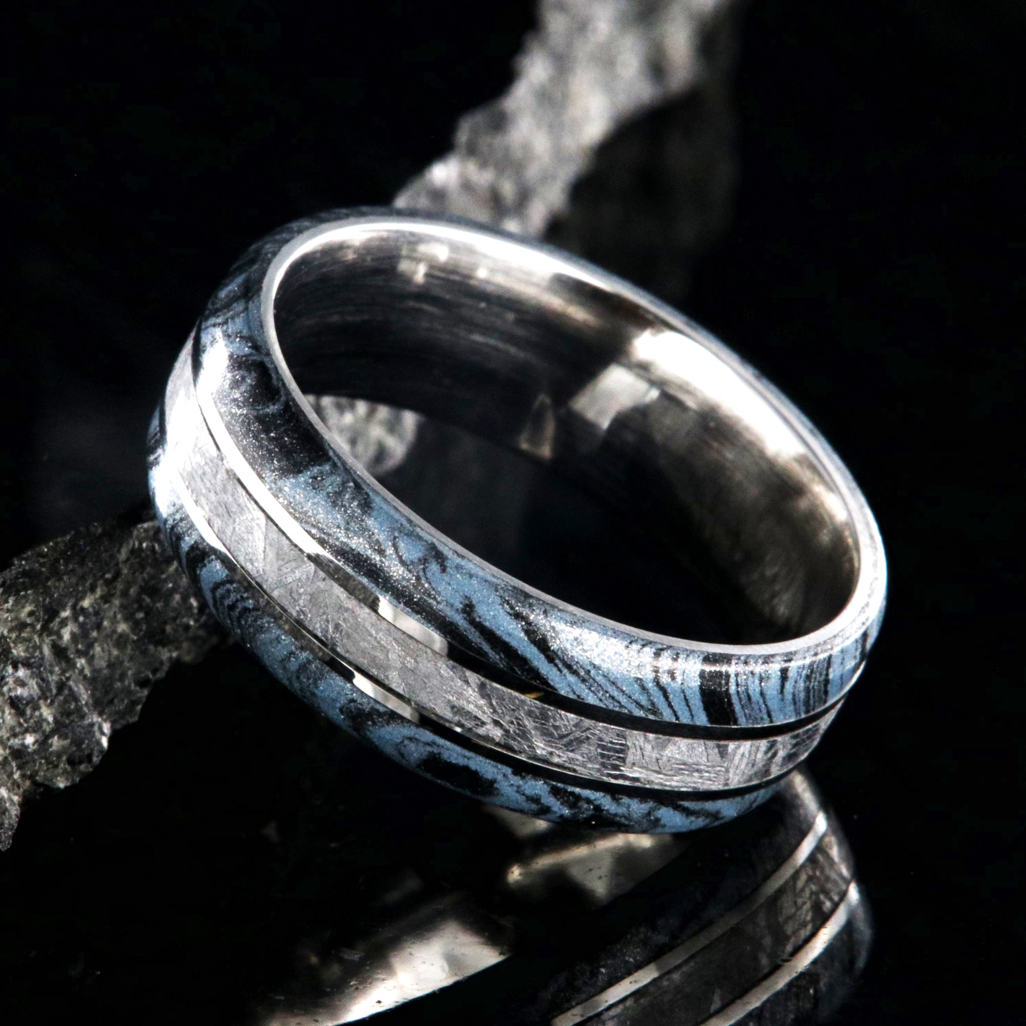 8mm wide cobalt ring for men with Gibeon meteorite center inlay and black and blue cobaltium mokume edges
