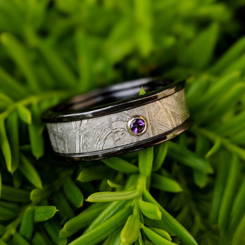 7mm wide meteorite ring with a 3mm purple amethyst stone and black zirconium edges and sleeve