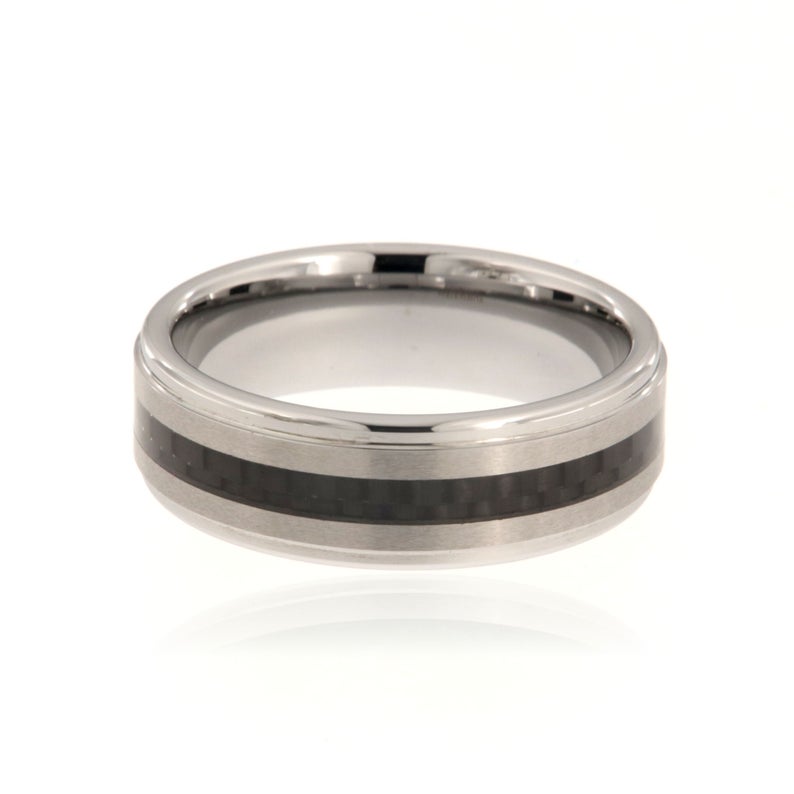 7mm wide tungsten ring with black carbon fiber inlay