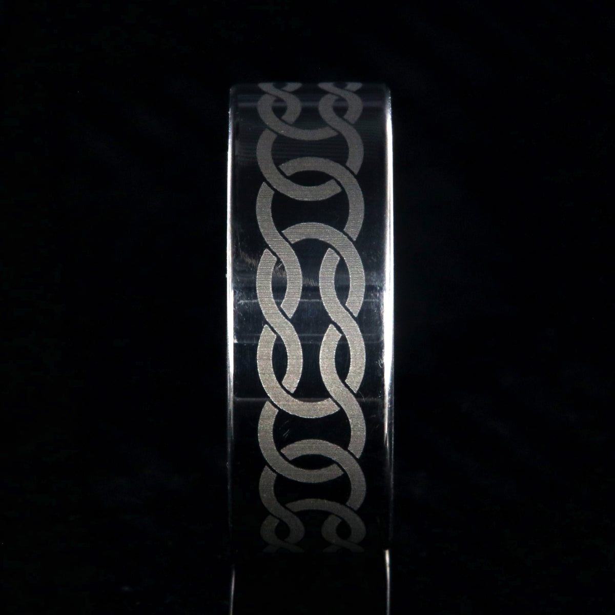 8mm wide titanium ring with Celtic knot design