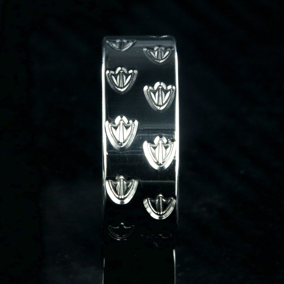 8mm wide titanium duck band ring with duck footprint tracks