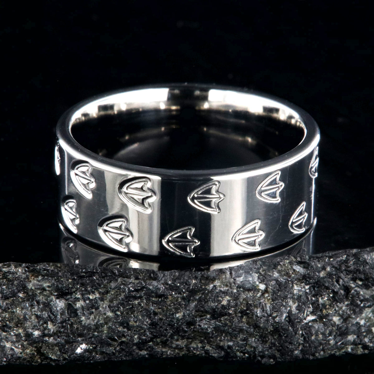 8mm wide titanium duck band ring with duck footprint tracks