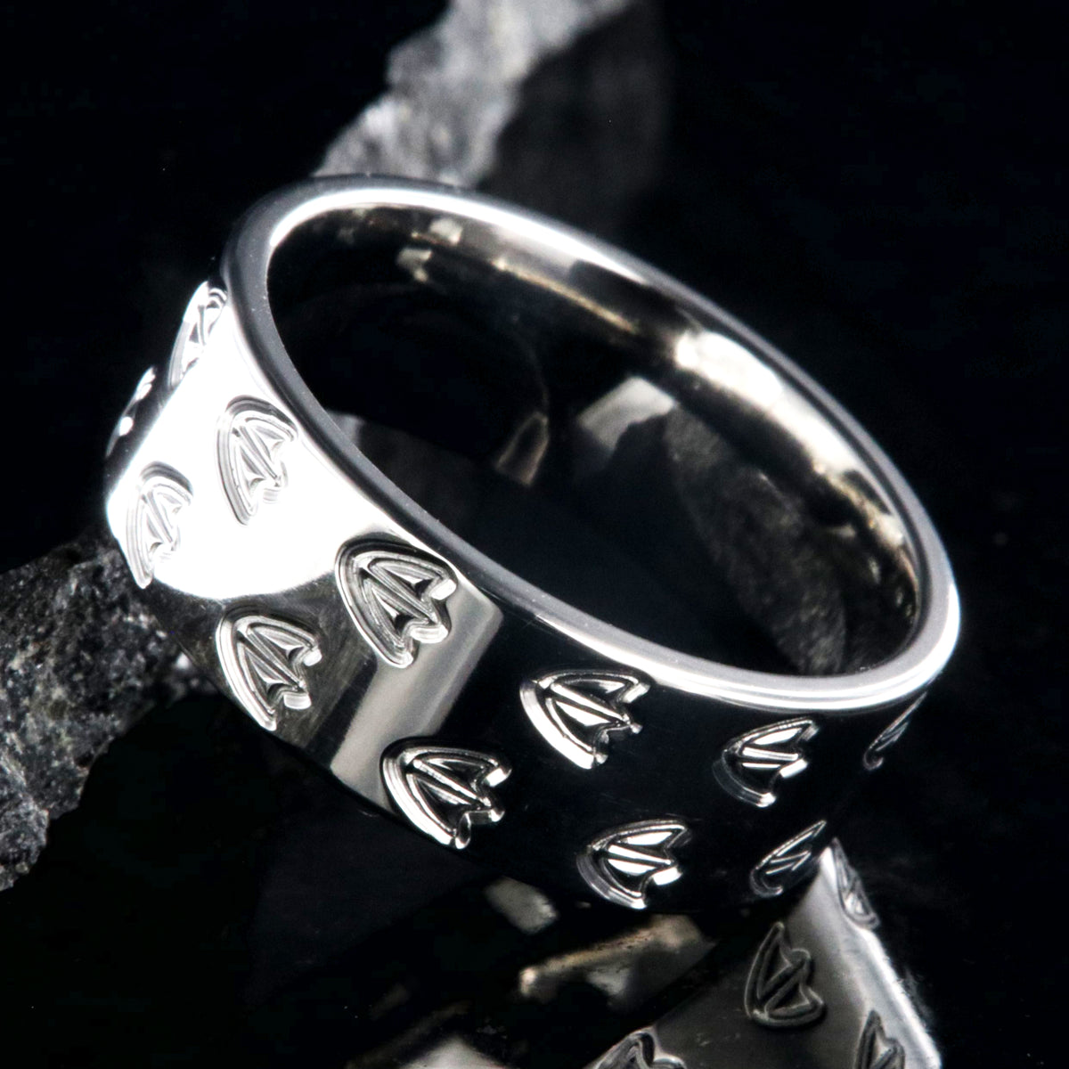 8mm wide titanium duck band ring with duck footprint tracks