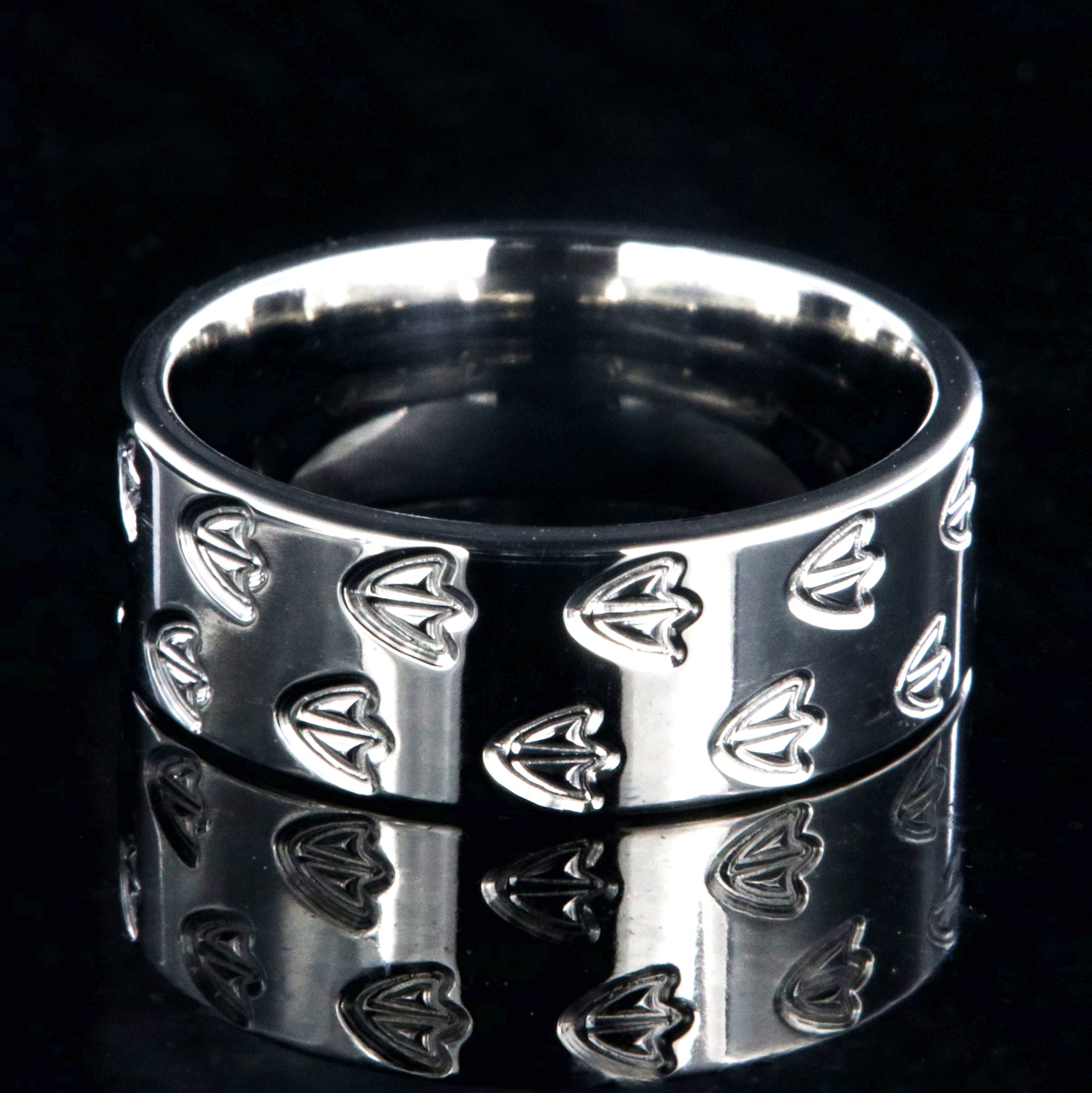 8mm wide titanium duck band ring with duck footprint tracks