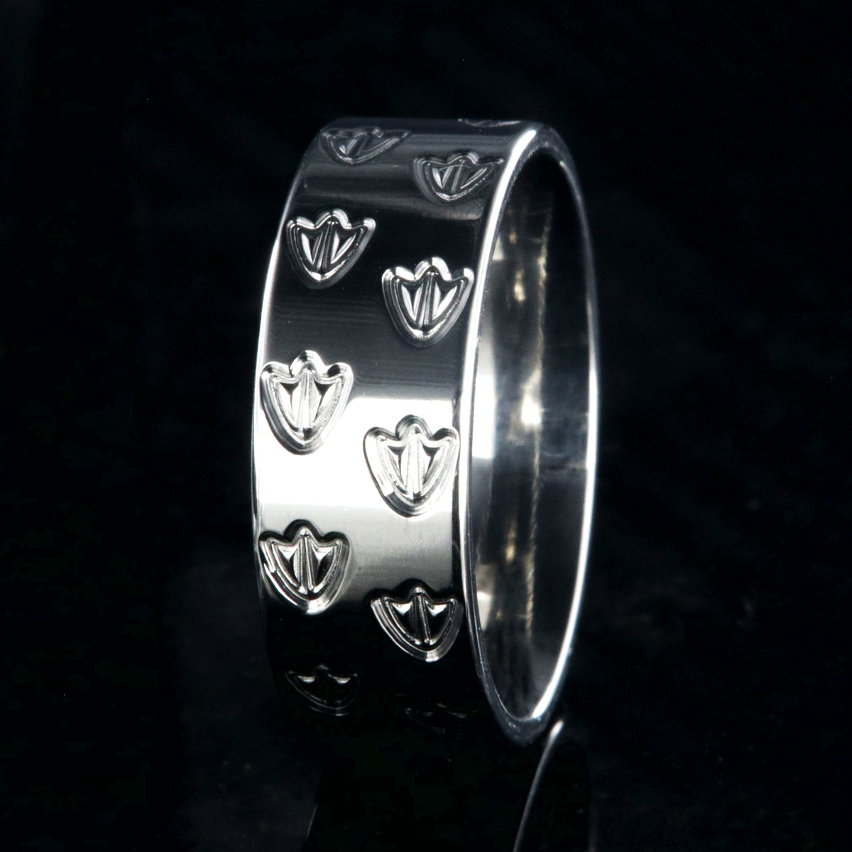 8mm wide titanium duck band ring with duck footprint tracks