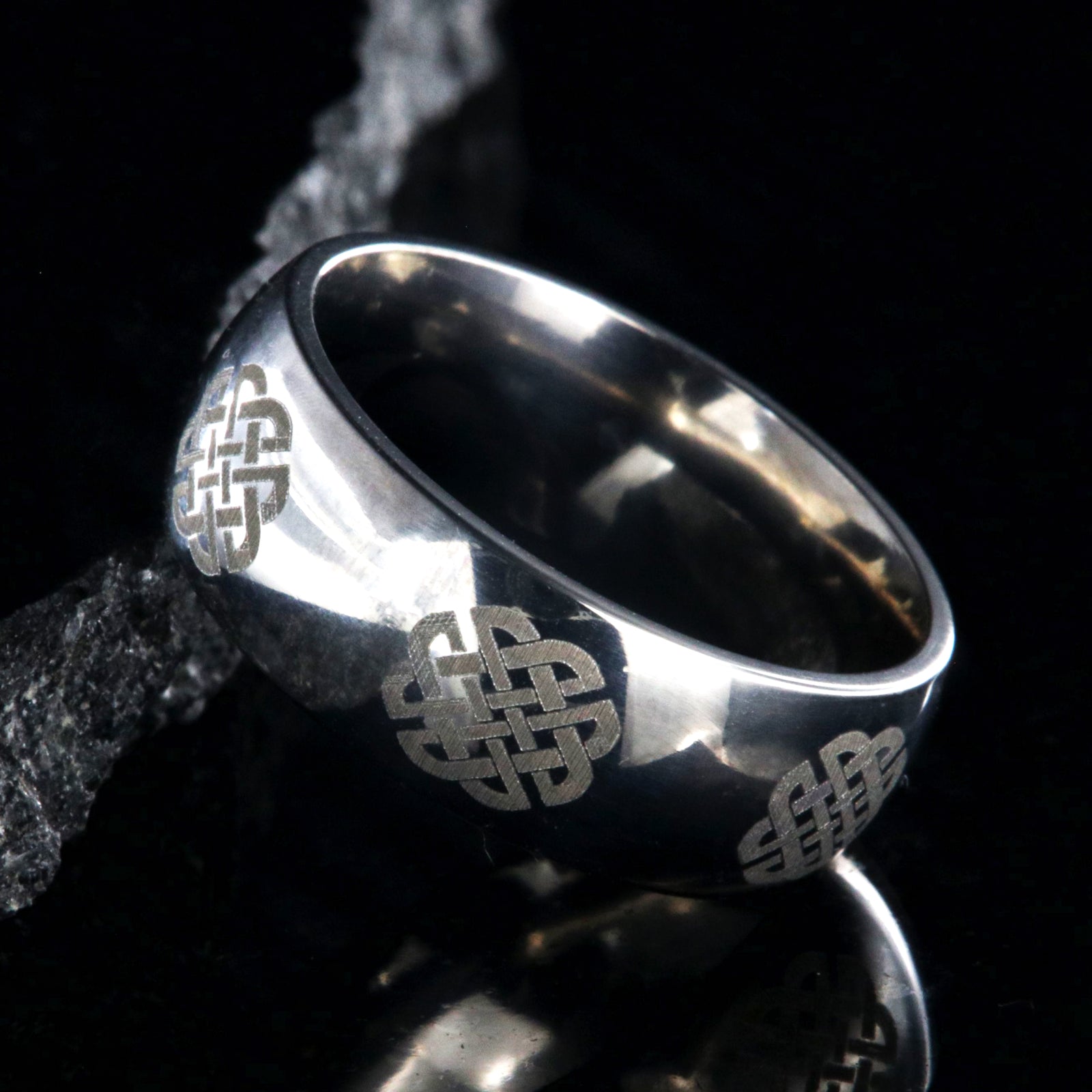 8mm wide titanium ring with Celtic knot design