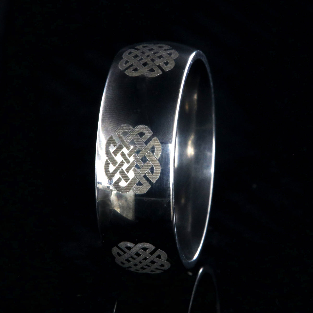 8mm wide titanium ring with Celtic knot design