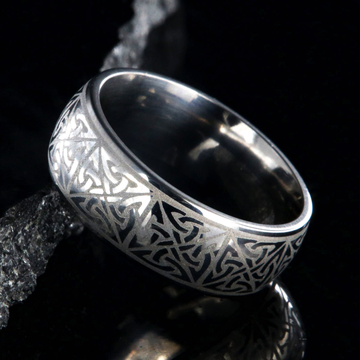 8mm wide titanium Celtic sailor&#39;s knot