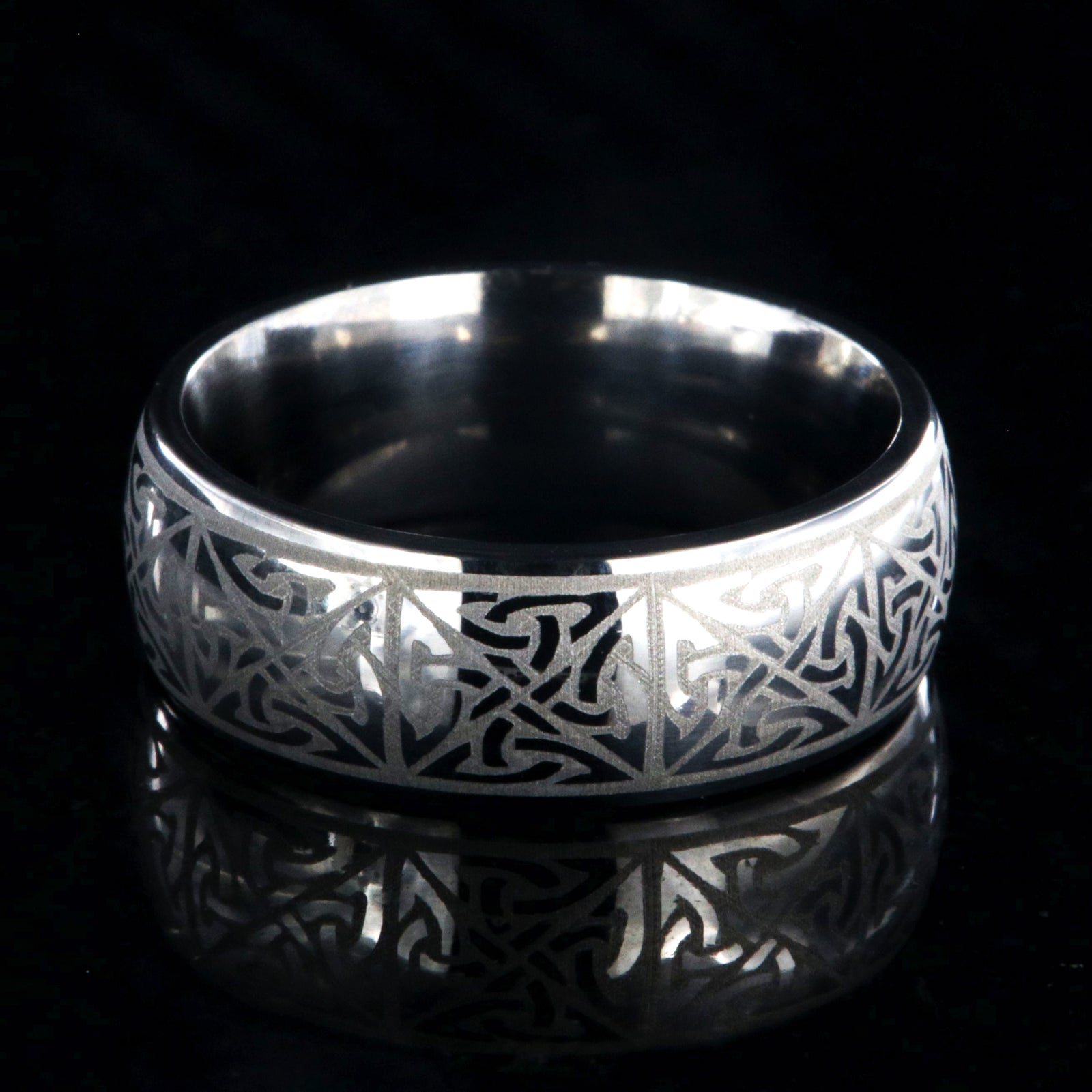 8mm wide titanium Celtic sailor's knot