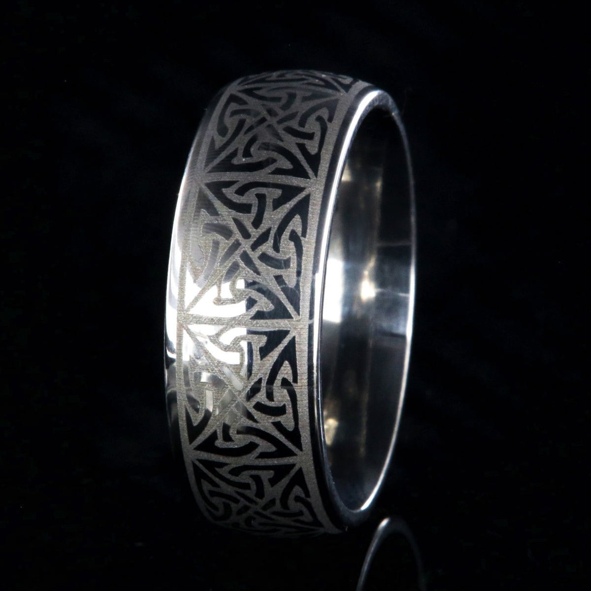 8mm wide titanium Celtic sailor&#39;s knot