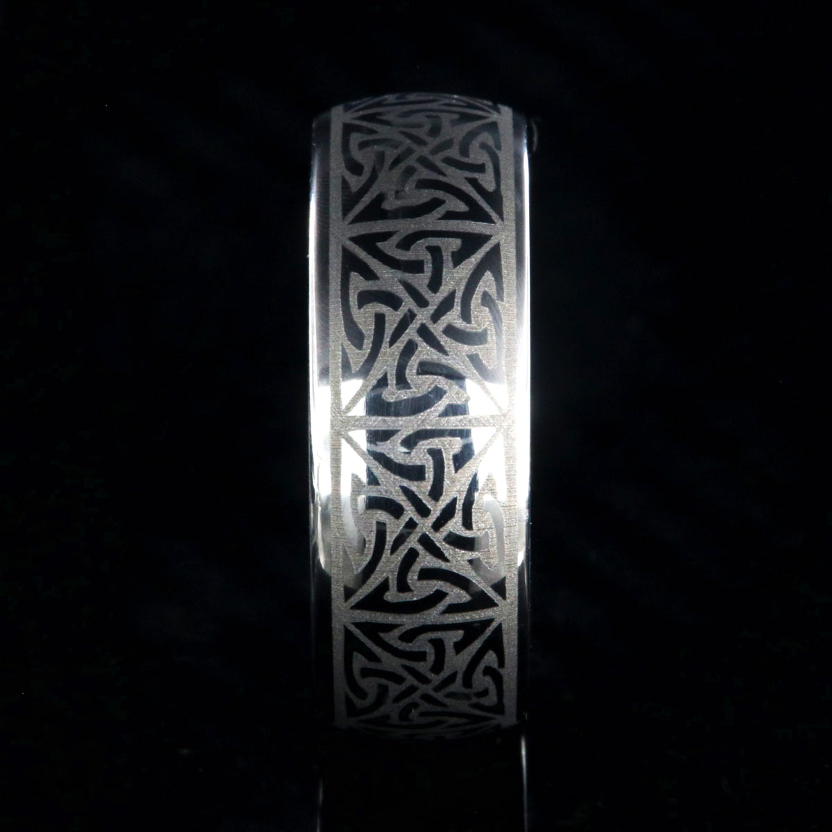 8mm wide titanium Celtic sailor&#39;s knot