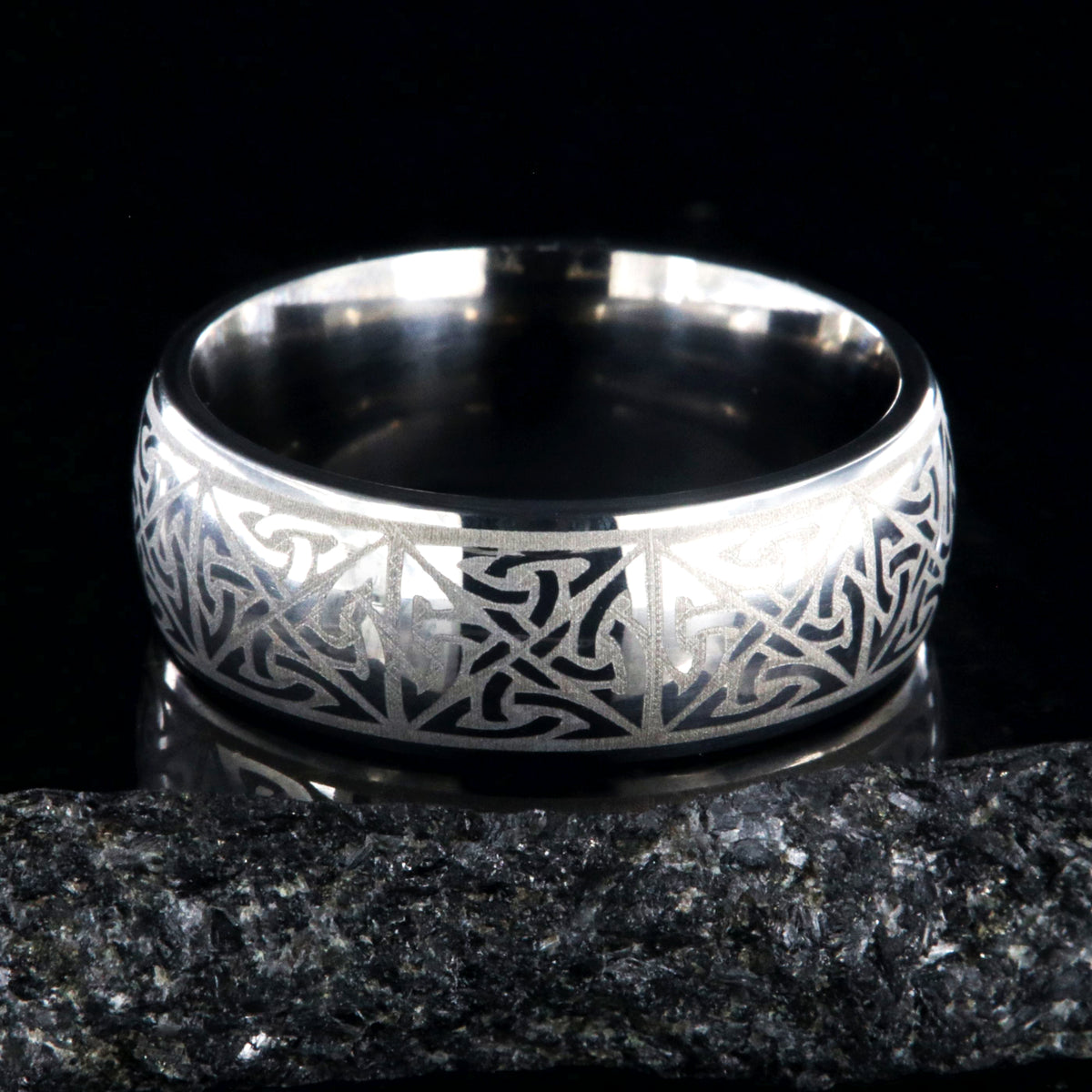 8mm wide titanium Celtic sailor&#39;s knot