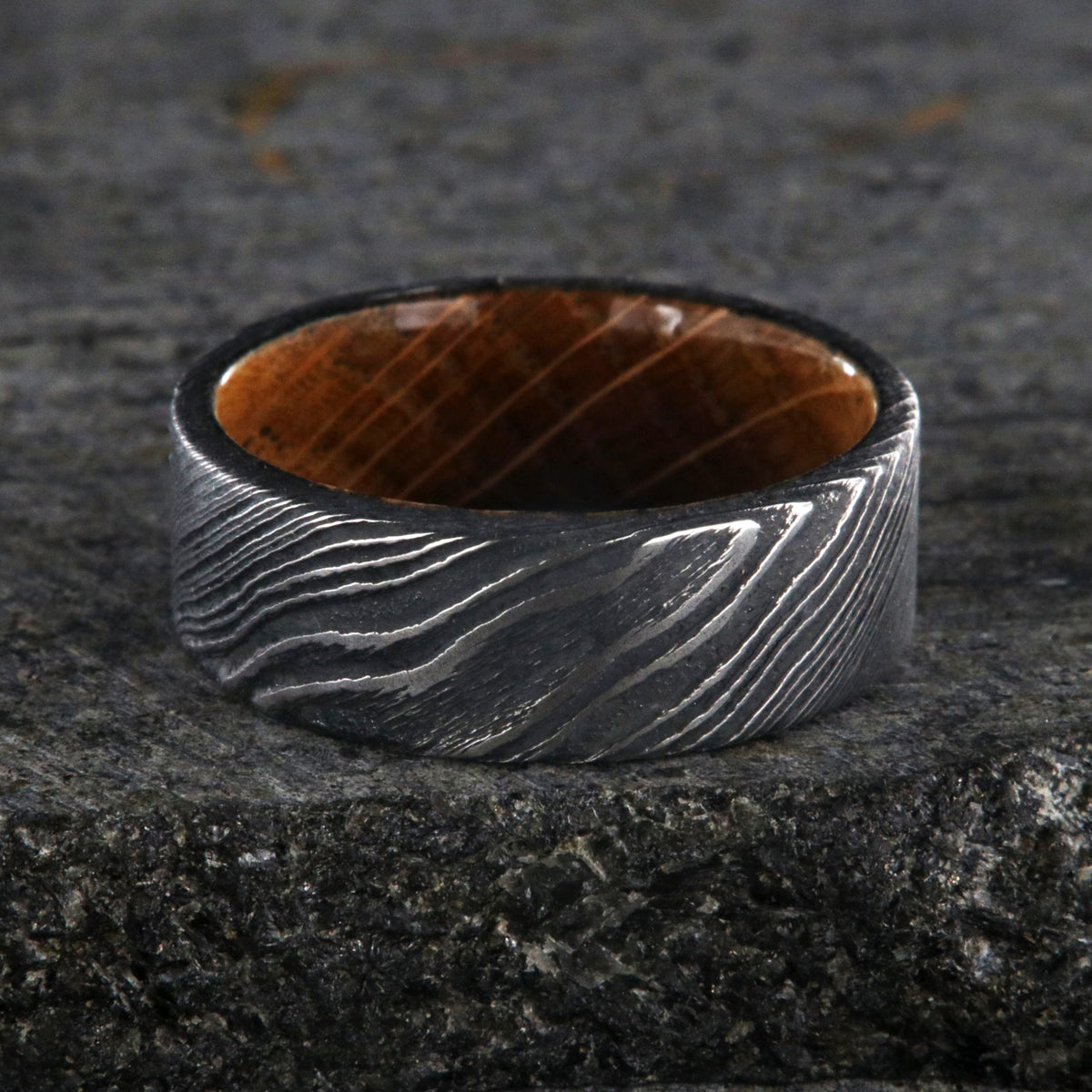Flat profiled 8mm wide black Damascus steel ring with Jack Daniel&#39;s whiskey barrel sleeve