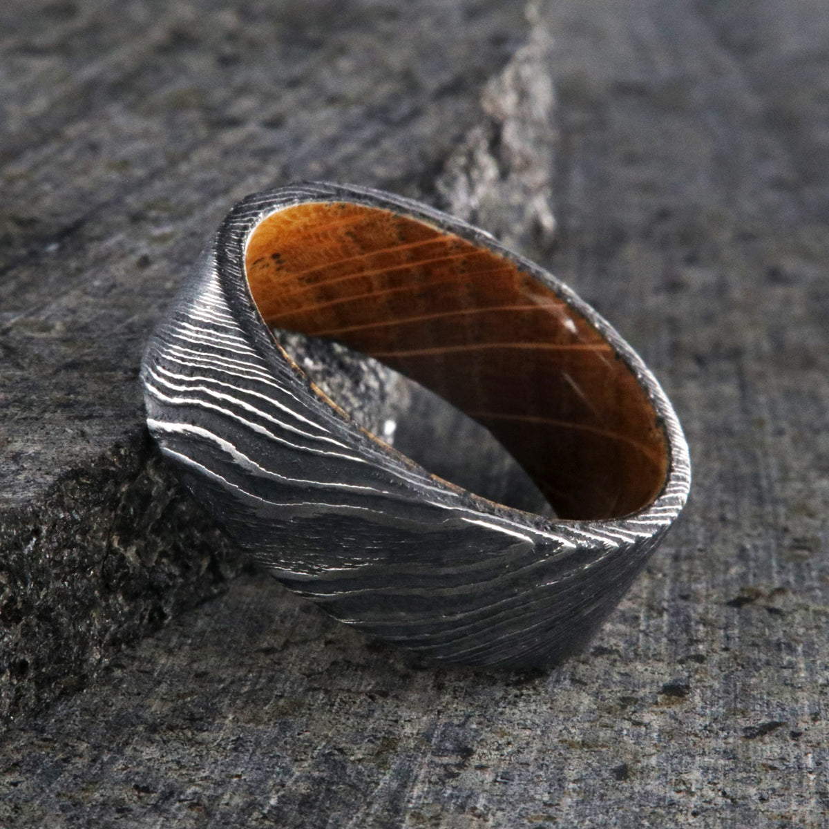 Flat profiled 8mm wide black Damascus steel ring with Jack Daniel&#39;s whiskey barrel sleeve