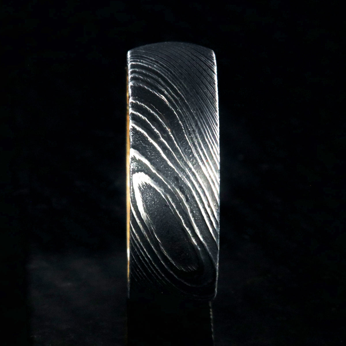 8mm wide black Damascus steel ring with Jack Daniel&#39;s whiskey barrel sleeve and rounded profile