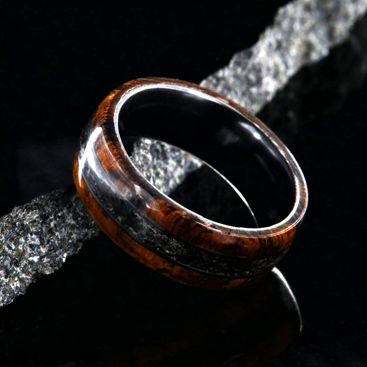 7mm wide men&#39;s wedding ring with Arizona ironwood edges and dinosaur bone fossil inlay with a black zirconium sleeve