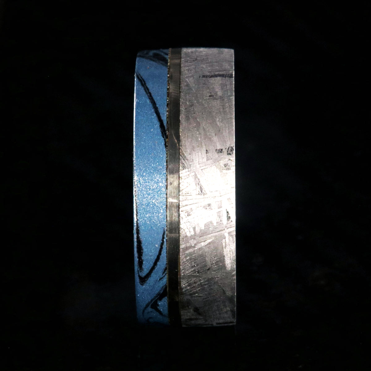 8mm wide wedding band with white gold center inlay with meteorite edge and blue and black cobaltium mokume edge