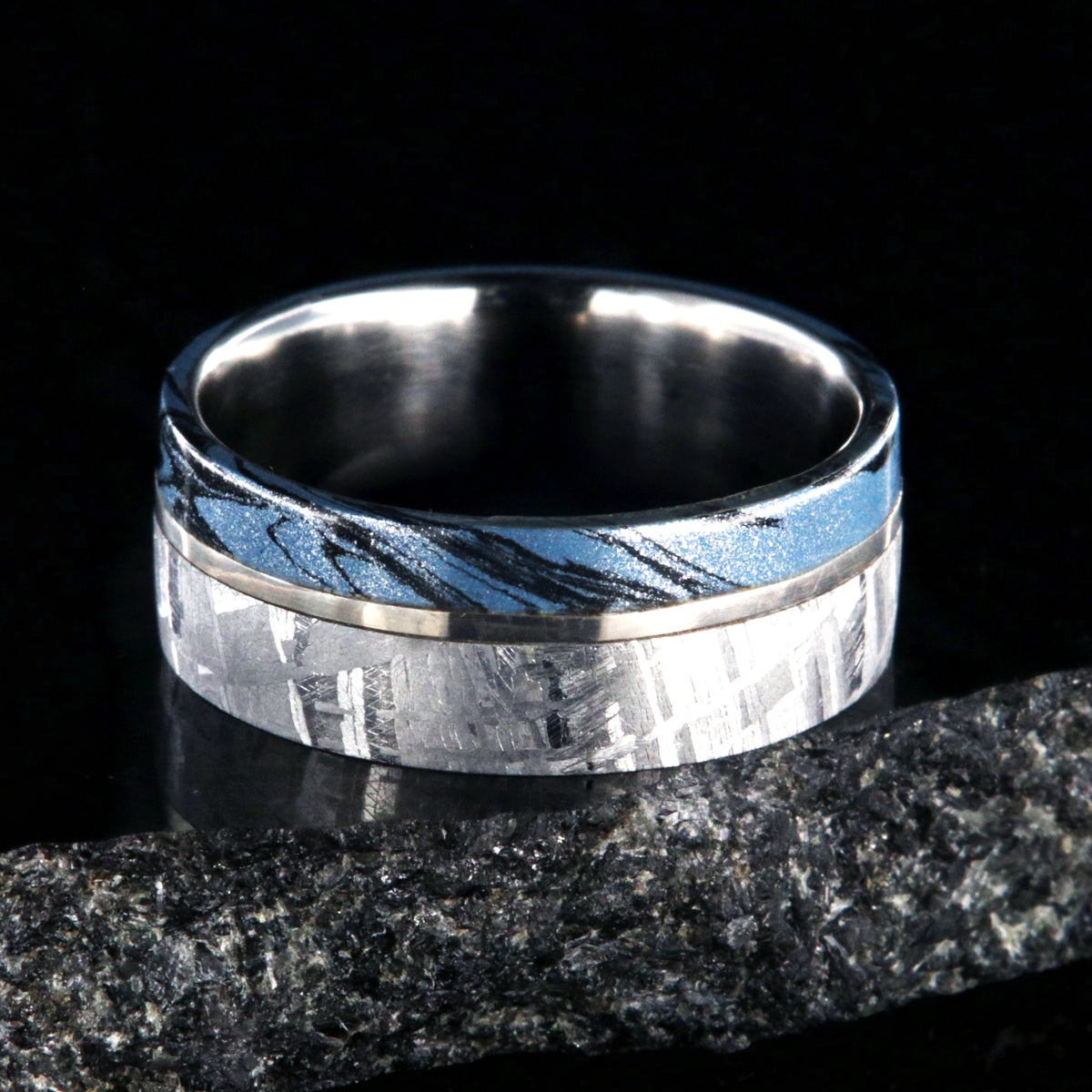 8mm wide wedding band with white gold center inlay with meteorite edge and blue and black cobaltium mokume edge