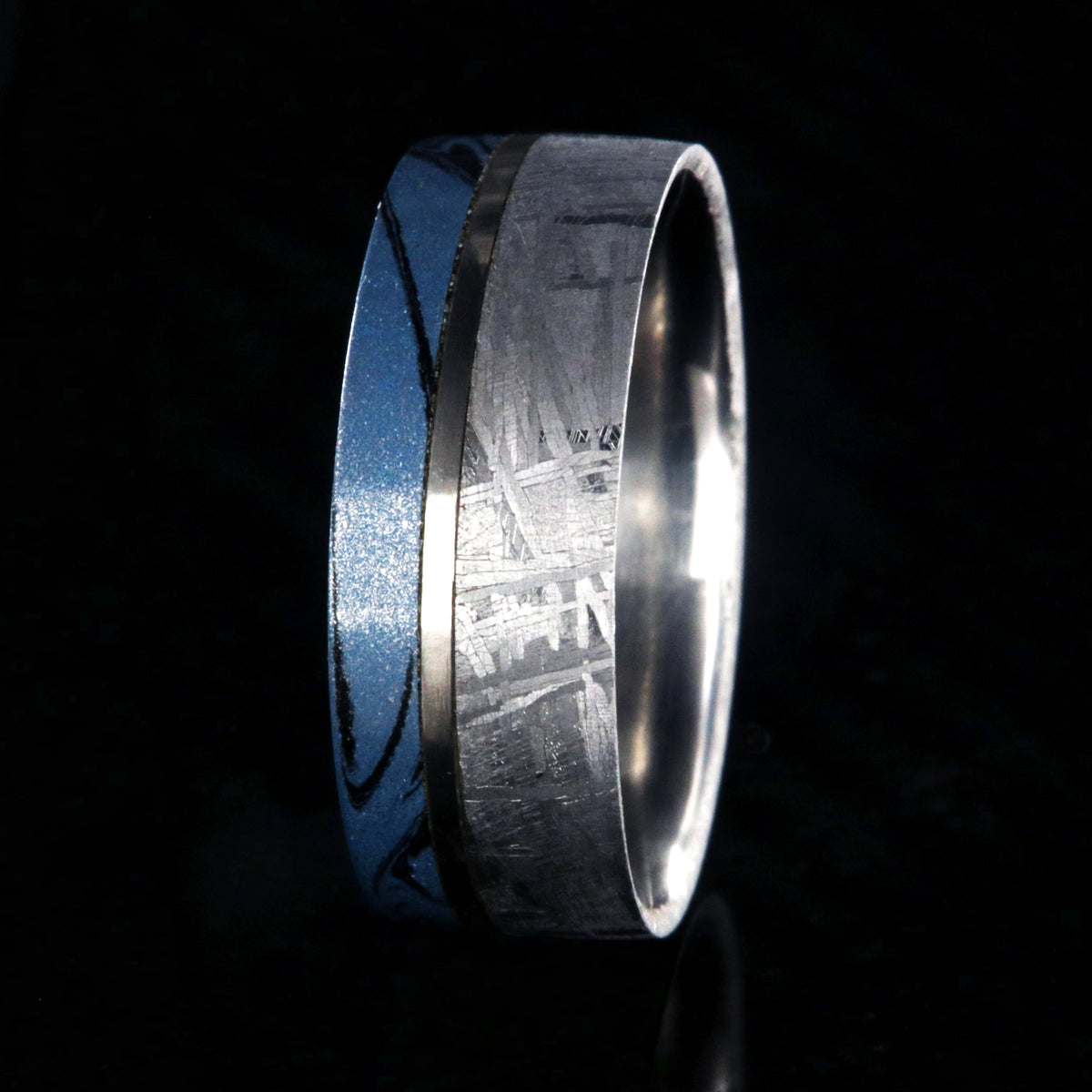 8mm wide wedding band with white gold center inlay with meteorite edge and blue and black cobaltium mokume edge