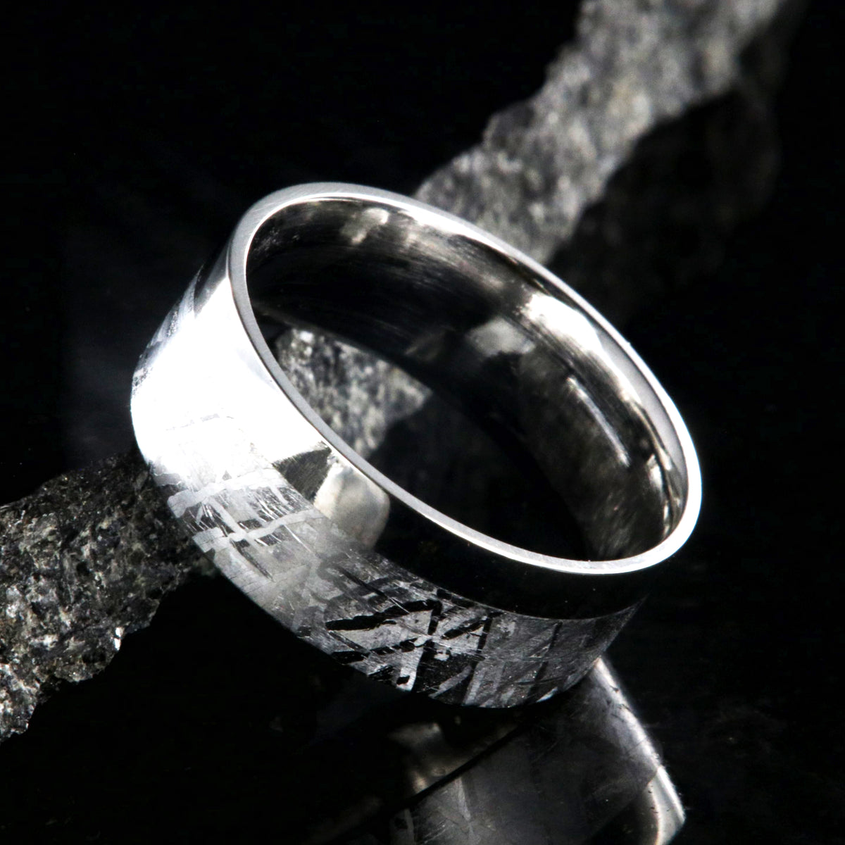 8mm wide men&#39;s cobalt ring with a polished cobalt top and Gibeon meteorite bottom