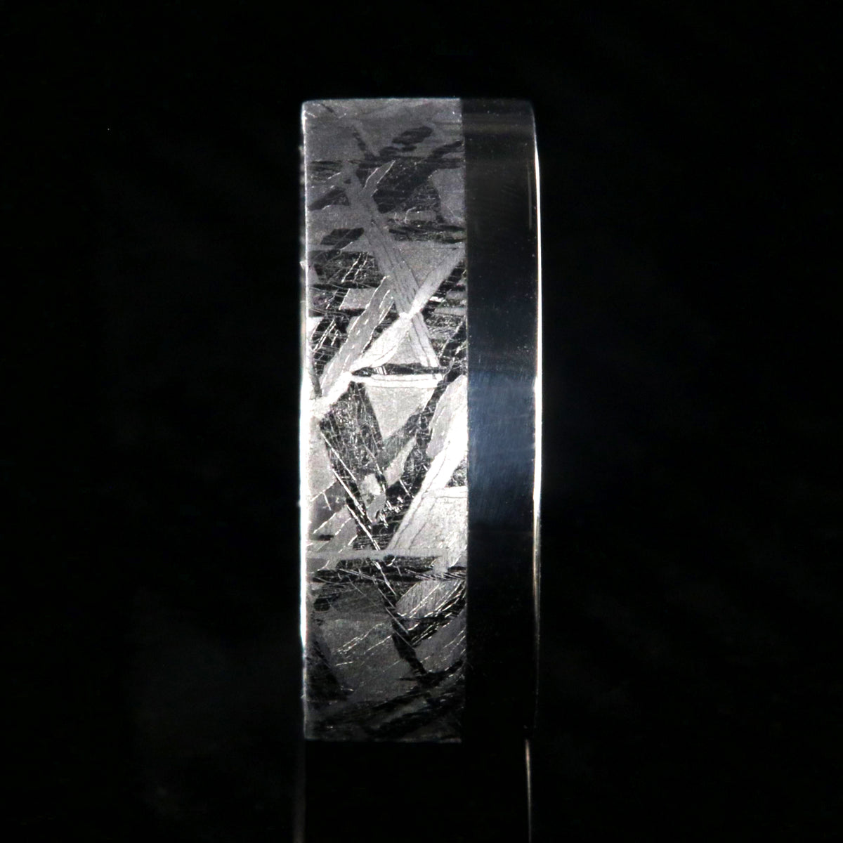 8mm wide men&#39;s wedding band with a narrow polished cobalt edge and large meteorite outside