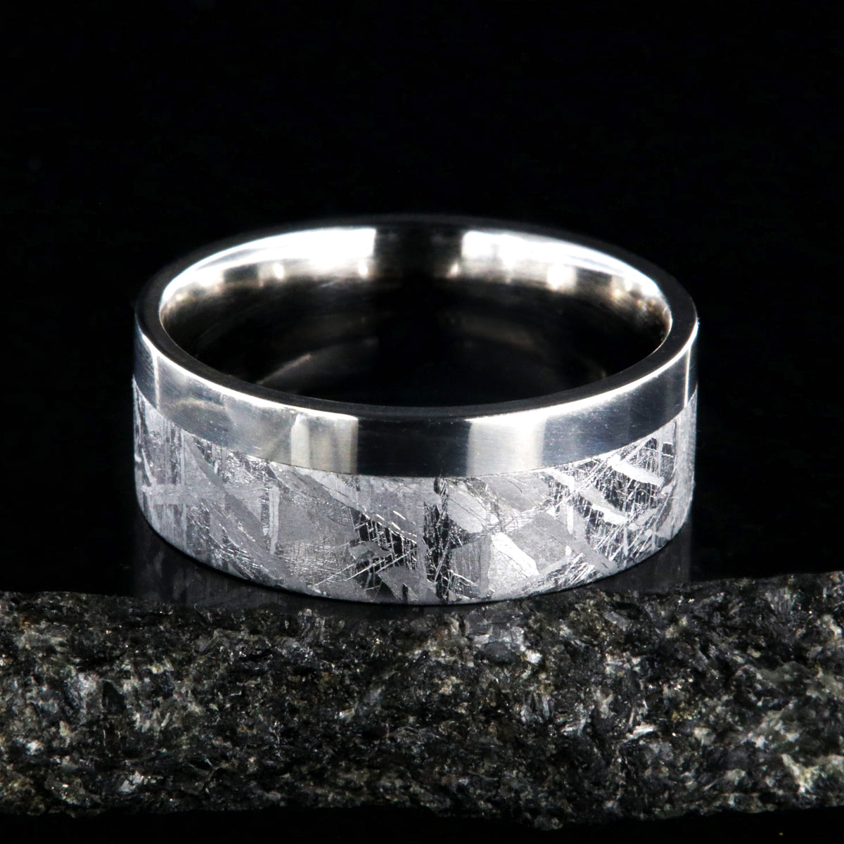 8mm wide men&#39;s wedding band with a narrow polished cobalt edge and large meteorite outside