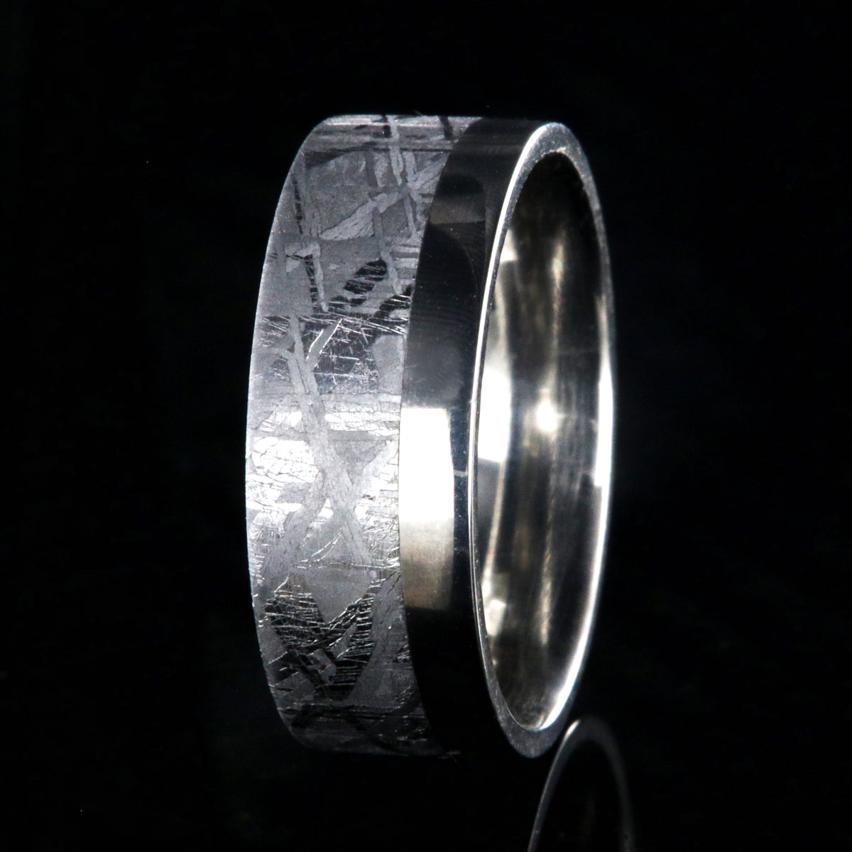 8mm wide men&#39;s wedding band with a narrow polished cobalt edge and large meteorite outside