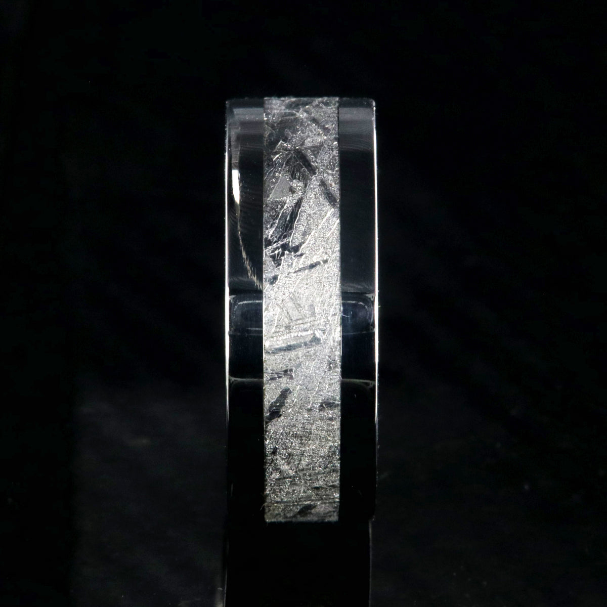 8mm wide men&#39;s wedding ring with a center of Gibeon meteorite and wide polished cobalt edges and sleeve