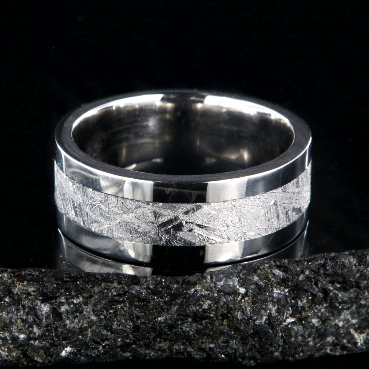 8mm wide men&#39;s wedding ring with a center of Gibeon meteorite and wide polished cobalt edges and sleeve