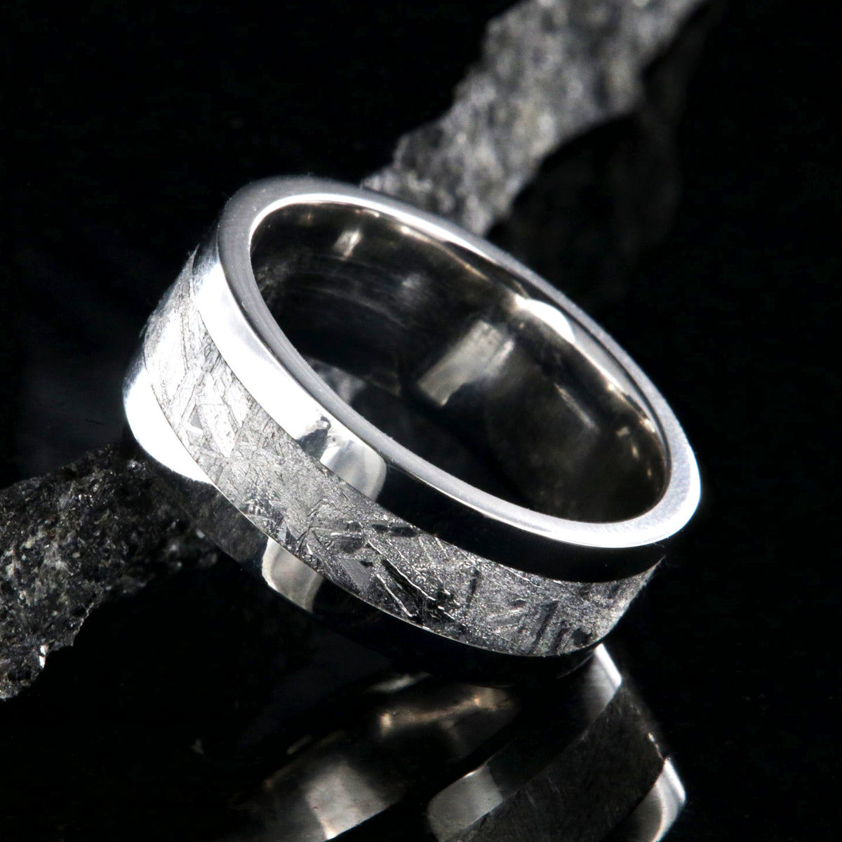 8mm wide men&#39;s wedding ring with a center of Gibeon meteorite and wide polished cobalt edges and sleeve