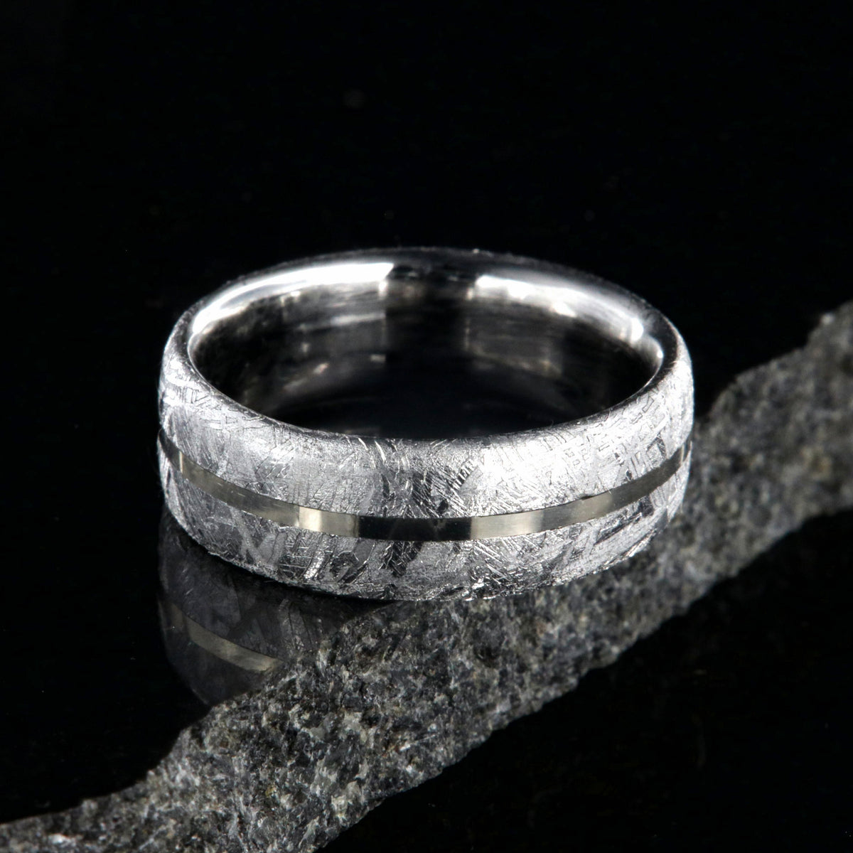 8mm wide men&#39;s meteorite ring with center white gold inlay