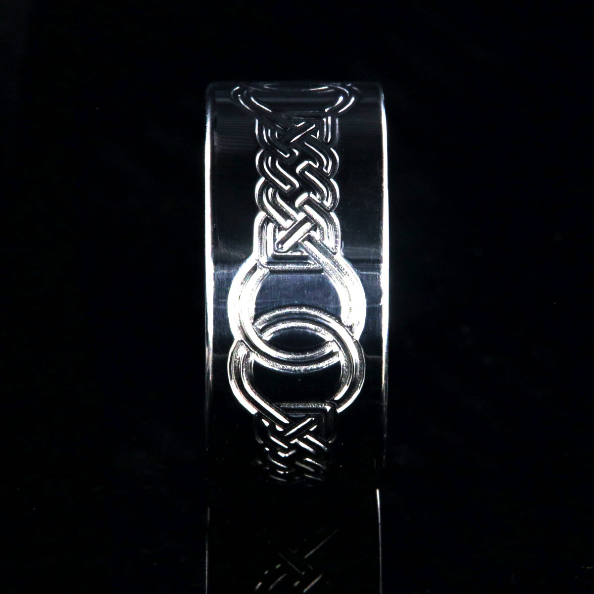 10mm wide titanium ring with a milled sailor&#39;s knot