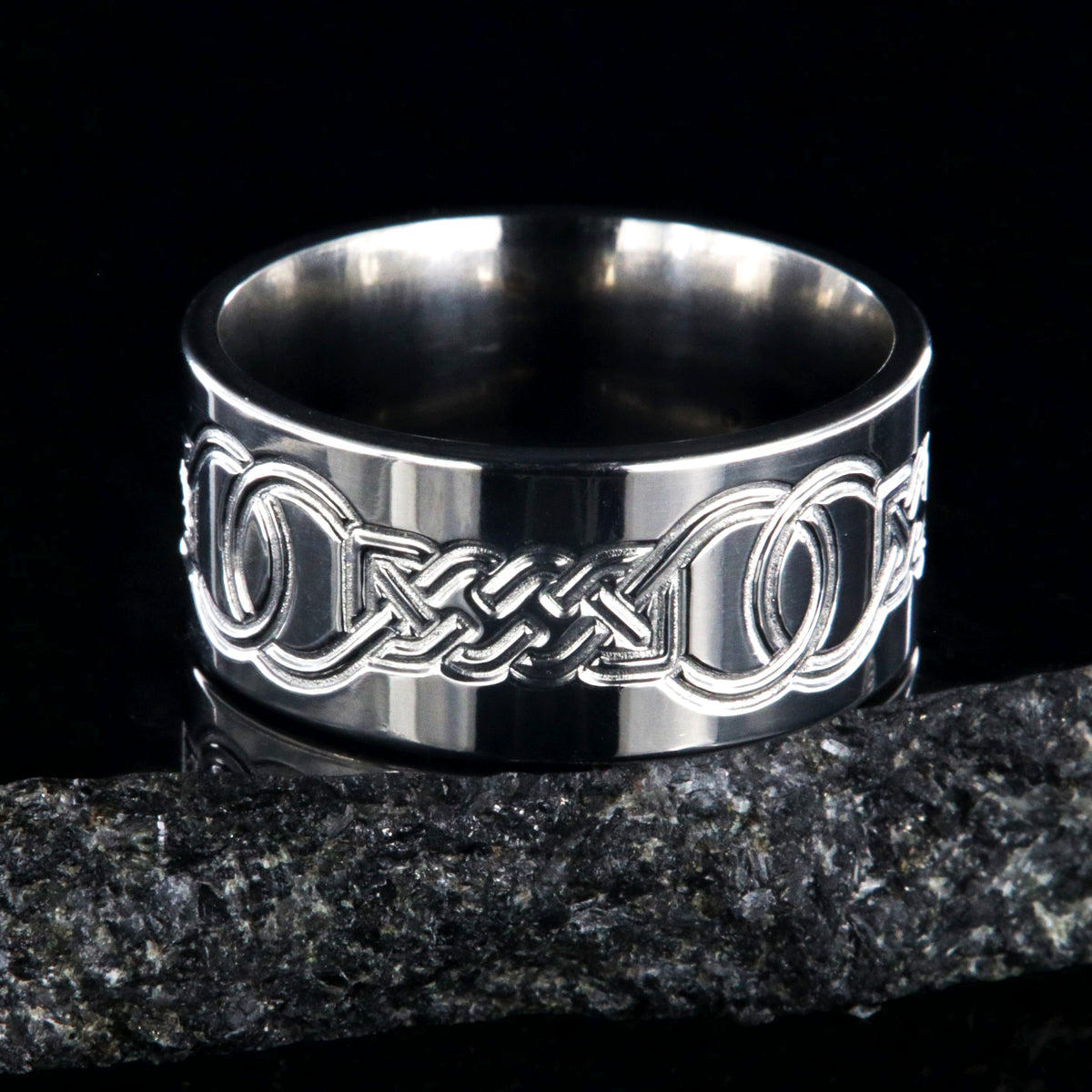 10mm wide titanium ring with a milled sailor&#39;s knot