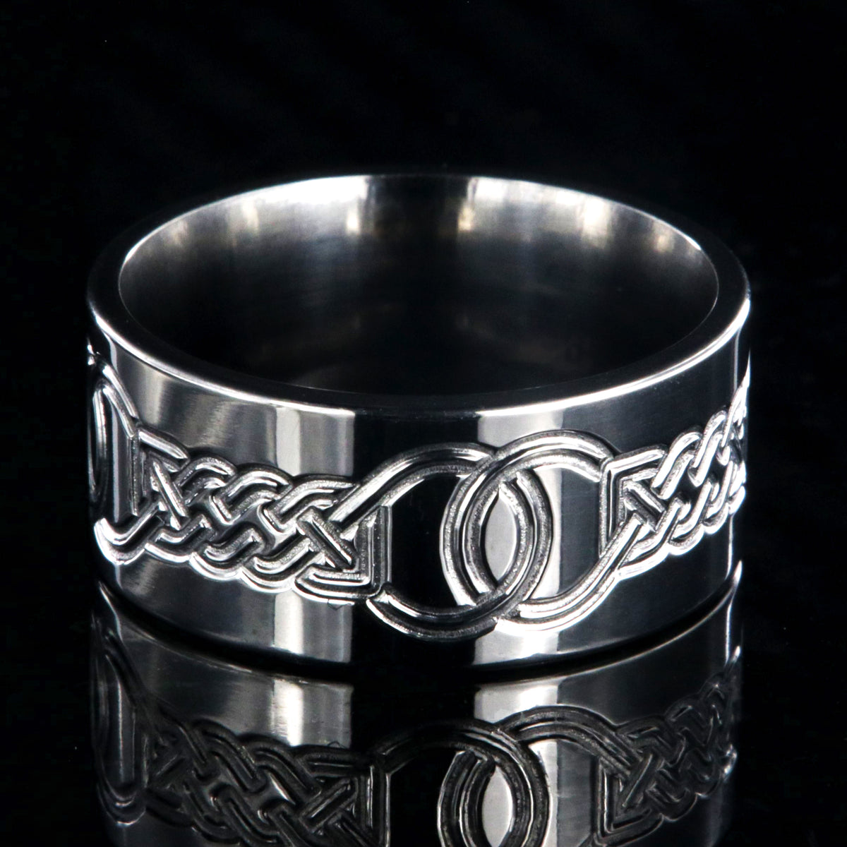 10mm wide titanium ring with a milled sailor&#39;s knot