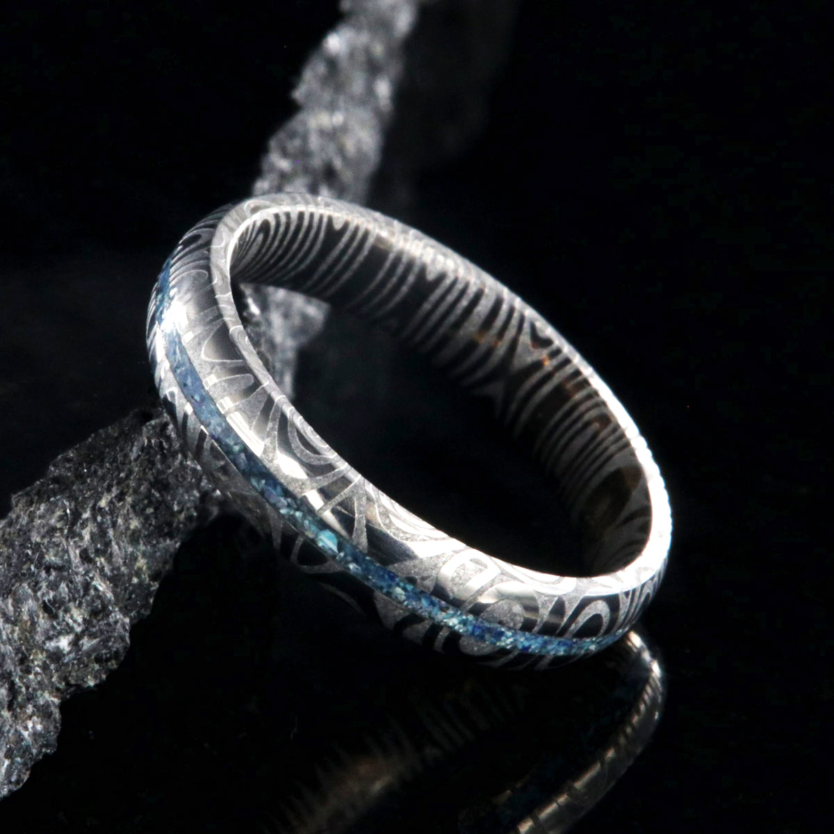 4mm wide Damascus steel ring with a turquoise and lapis lazuli inlay and a rounded profile