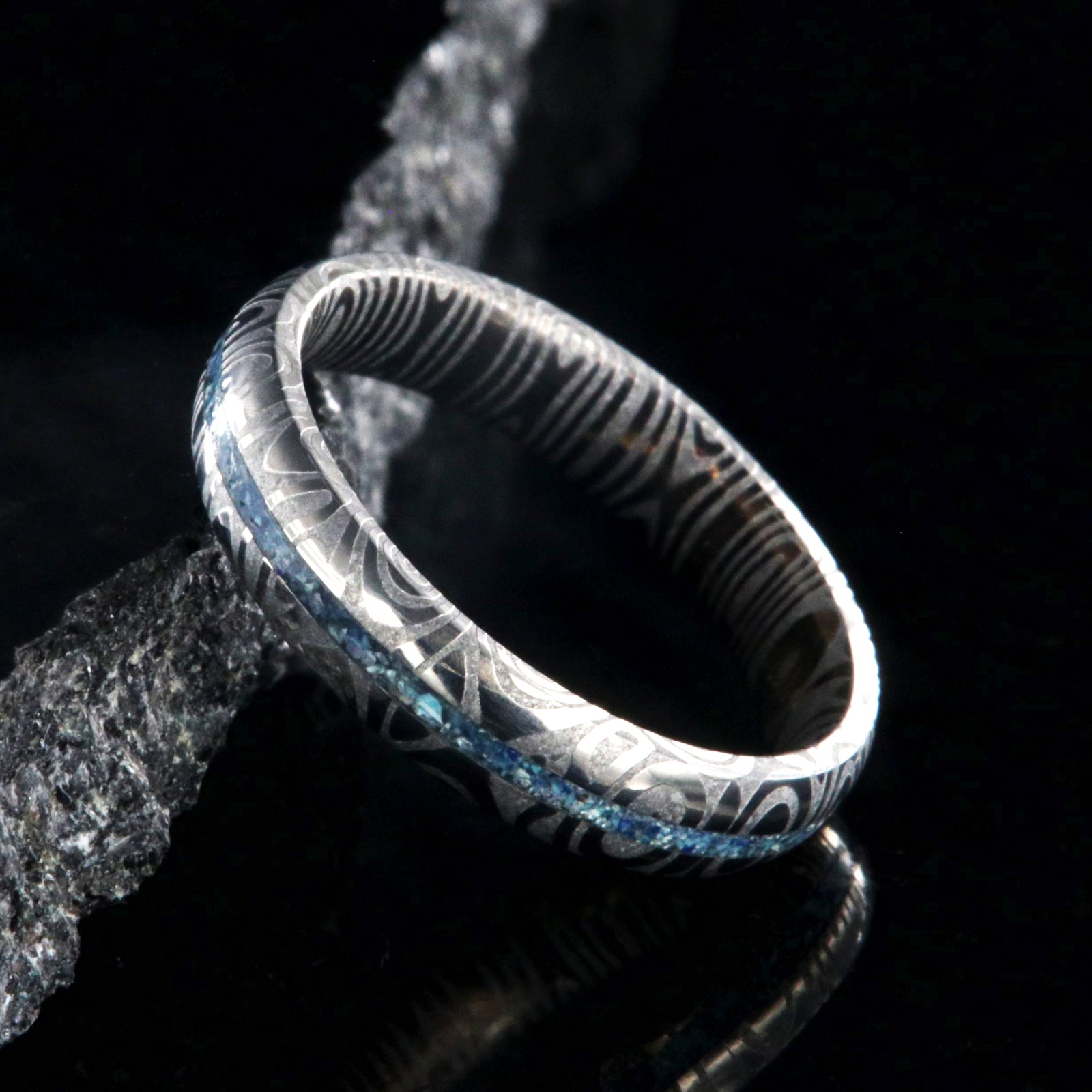 4mm wide Damascus steel ring with a turquoise and lapis lazuli inlay and a rounded profile