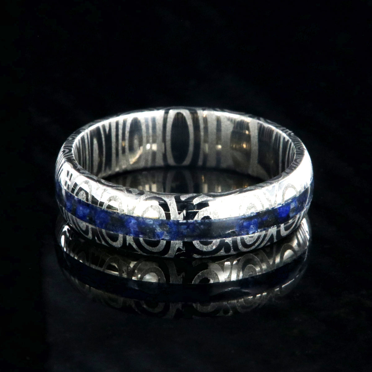 6mm wide Damascus steel ring with 2mm wide lapis lazuli inlay