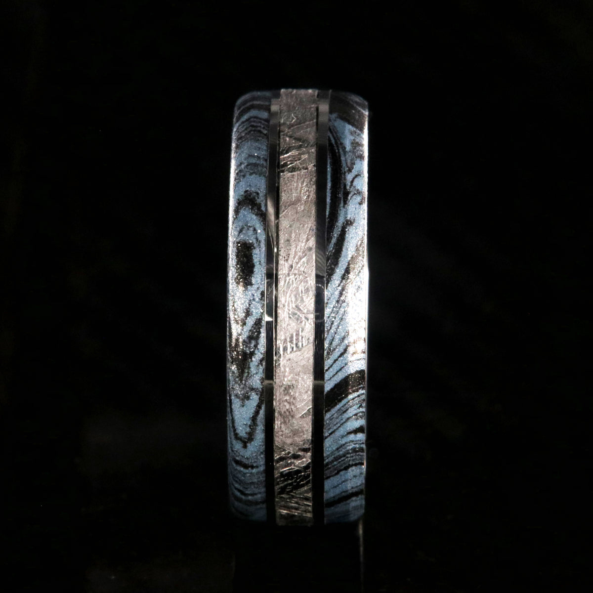 8mm wide cobalt ring for men with Gibeon meteorite center inlay and black and blue cobaltium mokume edges