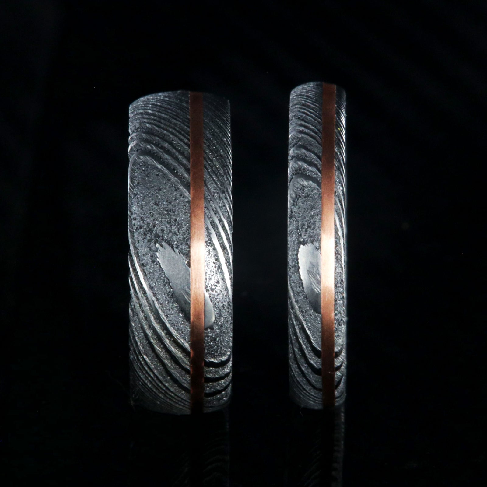 Matching his and her Damascus steel ring set. 7mm and 4mm wide Damascus steel rings with copper inlay