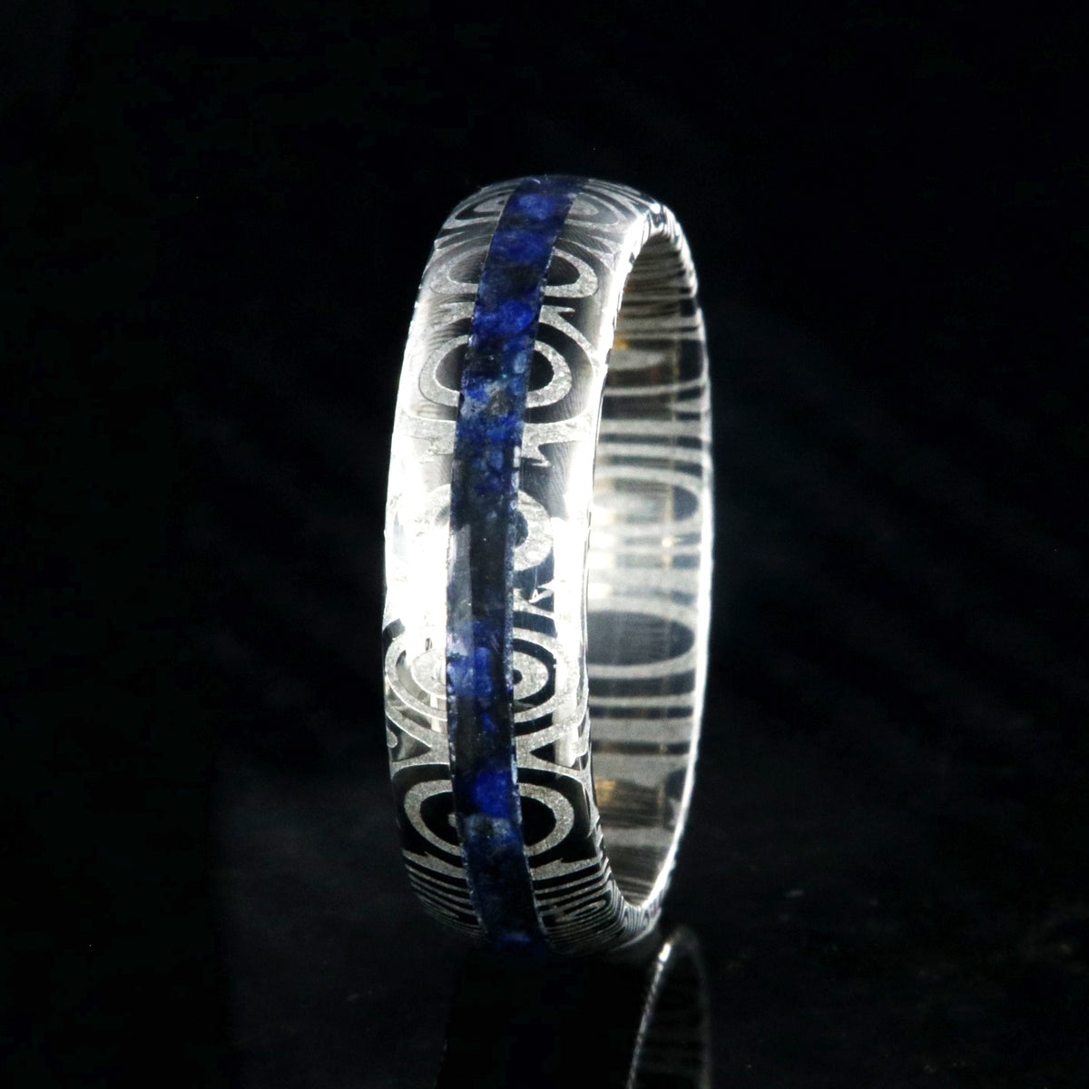 6mm wide Damascus steel ring with 2mm wide lapis lazuli inlay