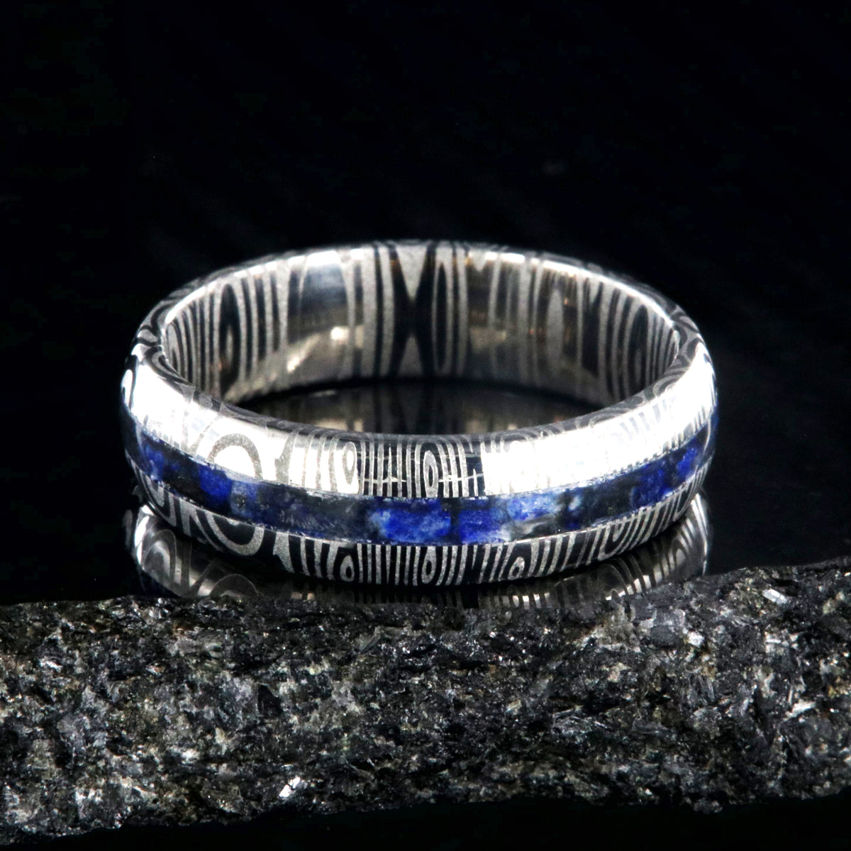 6mm wide Damascus steel ring with 2mm wide lapis lazuli inlay