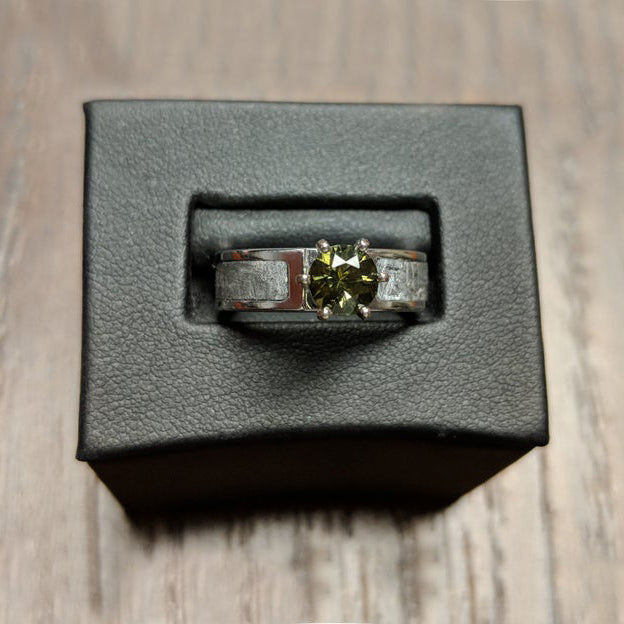 6mm wide women&#39;s meteorite engagement ring with green moldavite stone in ring box