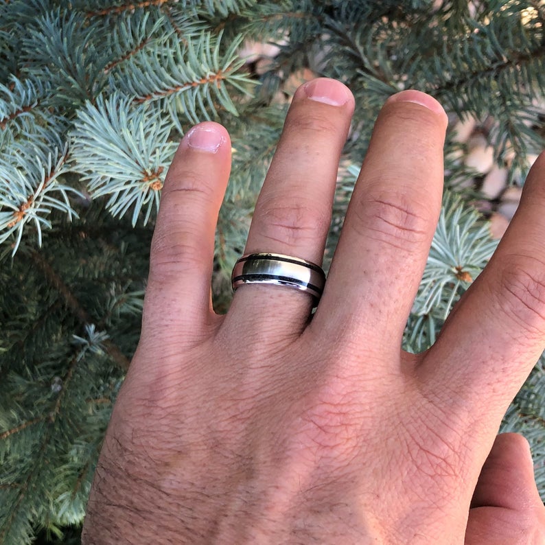 8mm wide cobalt ring with dual edged stardust inlays on man&#39;s hand