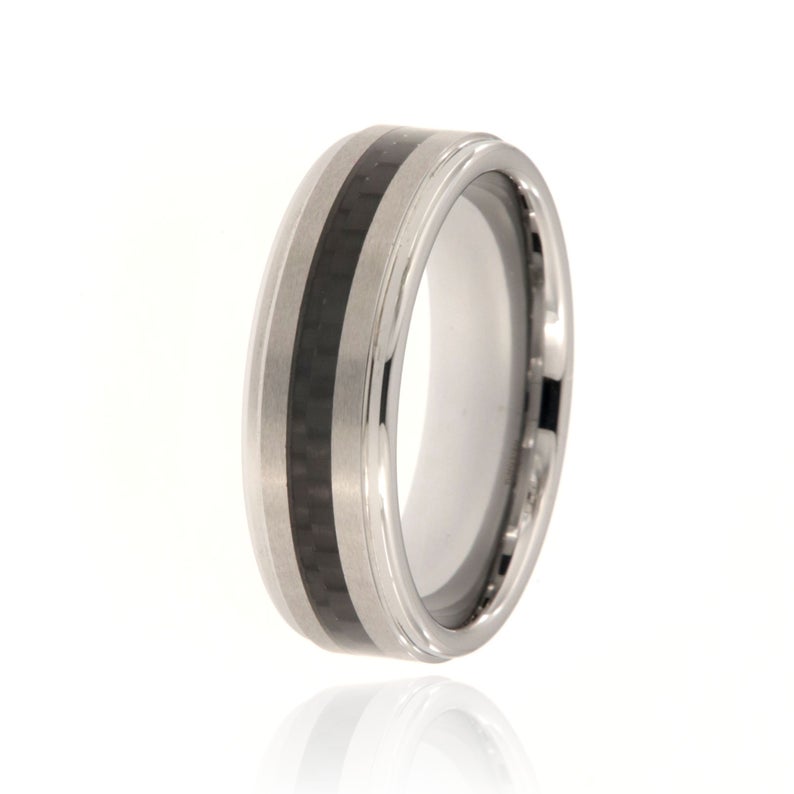 7mm wide tungsten ring with black carbon fiber inlay