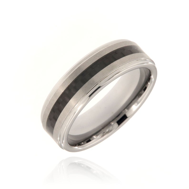 7mm wide tungsten ring with black carbon fiber inlay