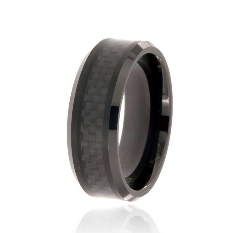 8m wide tungsten ring with black carbon fiber inlay